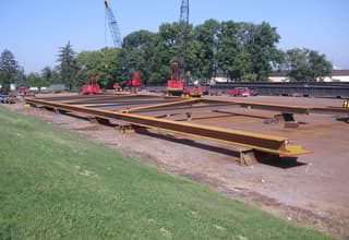 BNSF Truss Setup 2012 058_resize_1484X1979_resize_1484X1979.jpg